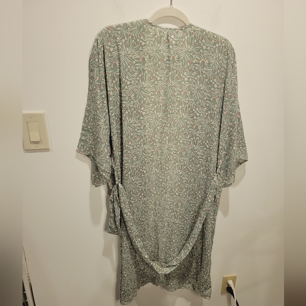 New Sonoma one size light green w/floral print bathrobe - Picture 3 of 5